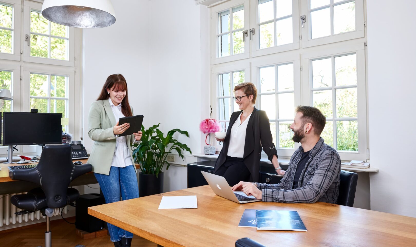 Brainson Team im Besprechungsraum